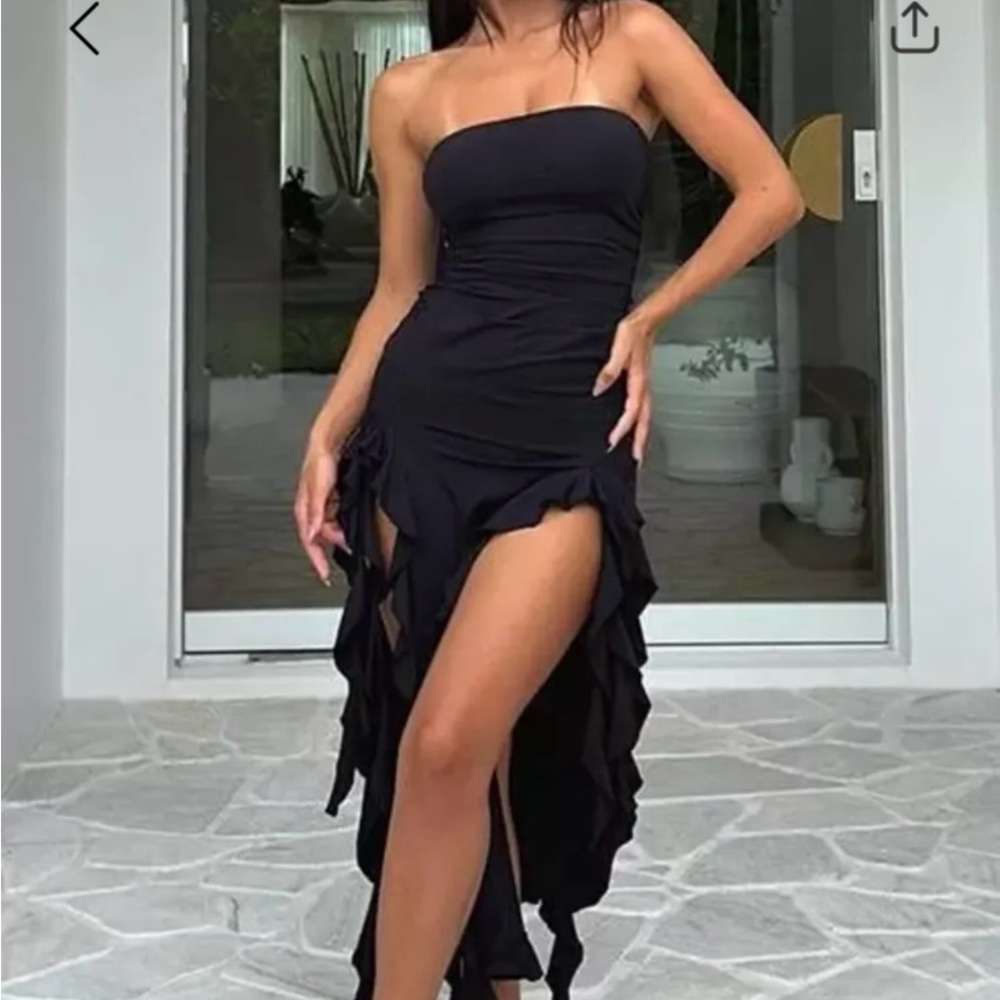 BLACK DRESS